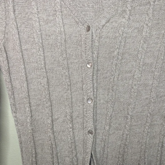 Cable & Gauge Women's Beige Sweater - Picture 3 of 12